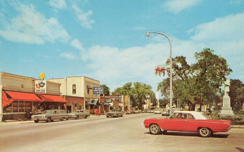 Blue Water Inn - Vintage Postcard